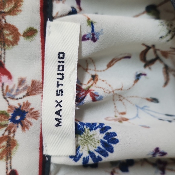 Max Studio. Floral Shirt. Estimated Size Medium. See Measurements. - Picture 2 of 7